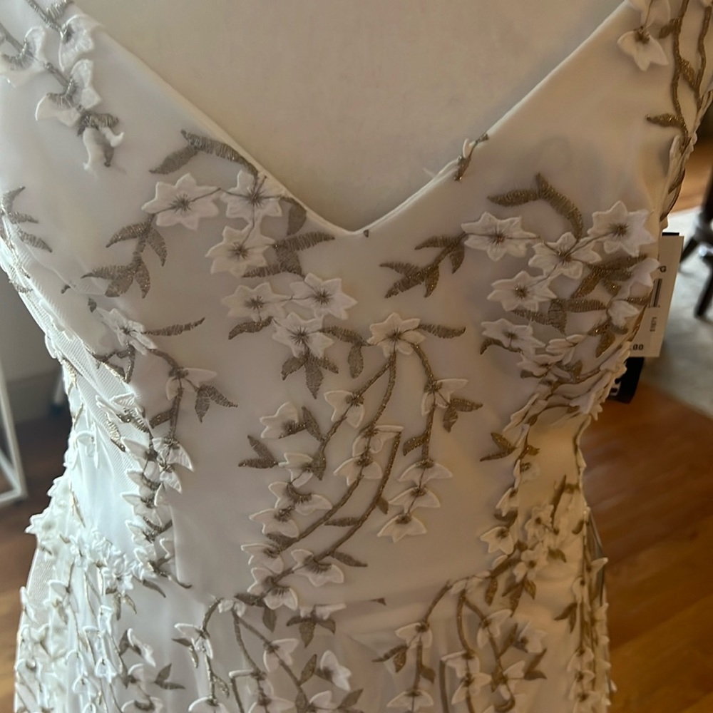 Xscape dress size 4 new with tags white and gold